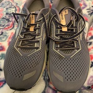 Woman’s Brooks Running Shoes size 10 - New